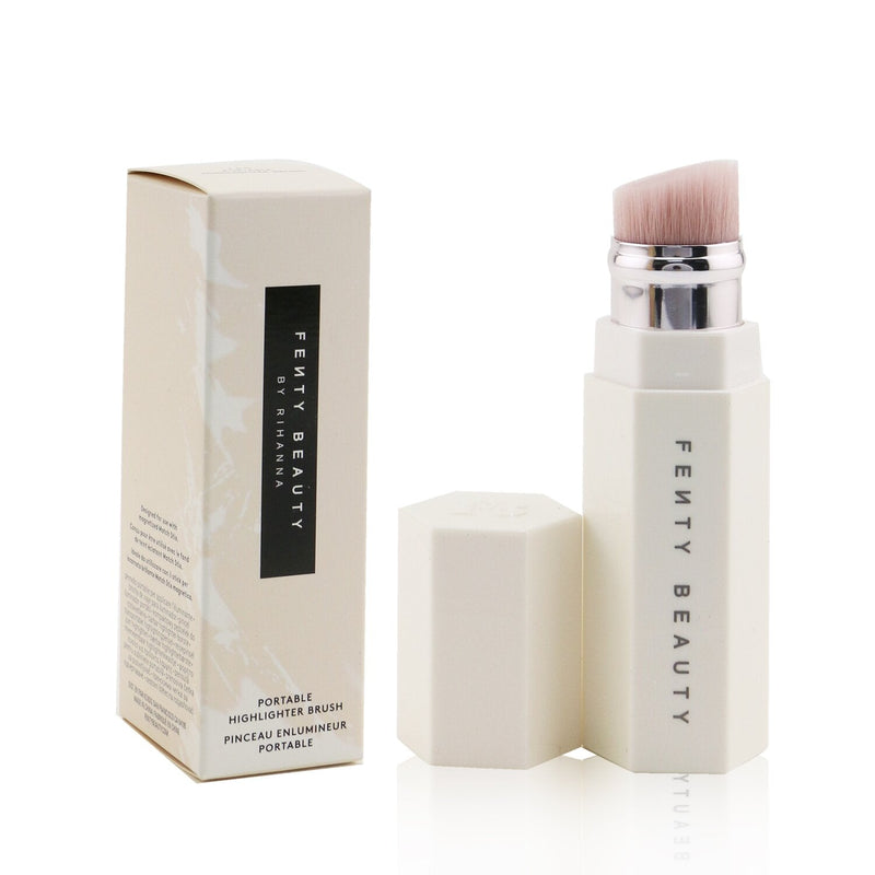 Fenty Beauty by Rihanna Portable Highlighter Brush 140