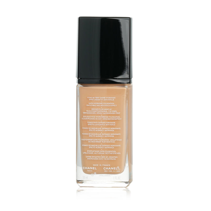 Chanel Vitalumiere Satin Smoothing Fluid Makeup SPF 15, 20 Clair : Buy  Online at Best Price in KSA - Souq is now : Beauty
