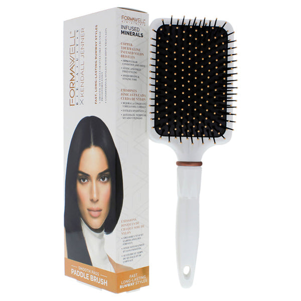 Kendall Jenner Beauty X Kendall Jenner Smooth Pass Paddle Brush by Kendall Jenner for Unisex - 1 Pc Hair Brush